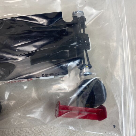 1999 REVELL DAN GURNEY'S CASTROL REYNARD RACE CAR PLASTIC MODEL KIT 1/25 SCALE - Picture 13 of 16